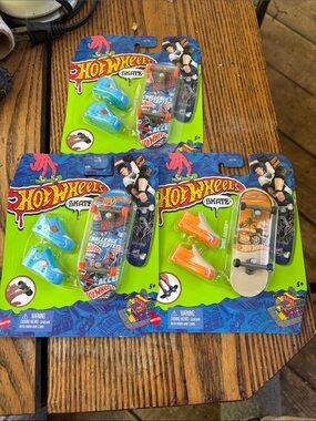 3 Tony Hawk Tech Deck Skateboarding Hot Wheels Collector Toy Figure
